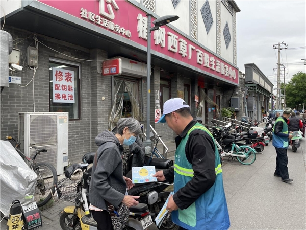 椿树街道丨垃圾分类进市场 指bob电竞导宣传助环保(图1)