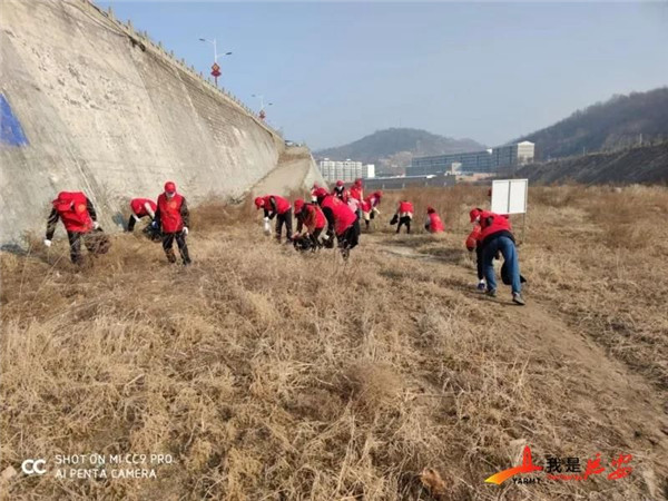 弘扬雷锋精神bob电竞 环保志愿者与你同行(图1)