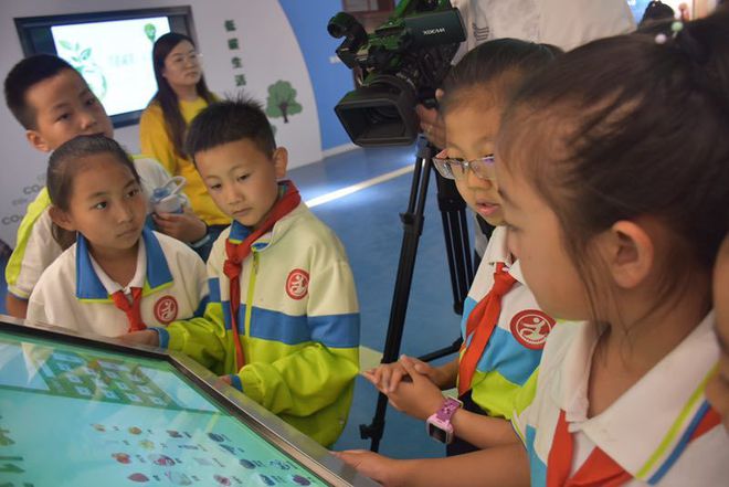 bob电竞新闻特写：节能环保宣传走进校园东胜小学生争当“环保小卫士”(图1)